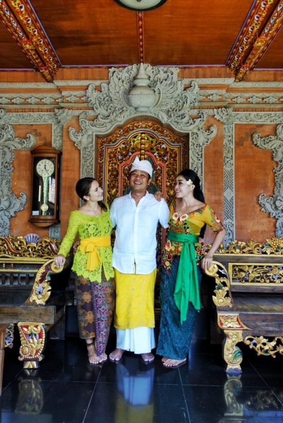 Hanging out with my adopted Balinese family during the famous Galungan celebration